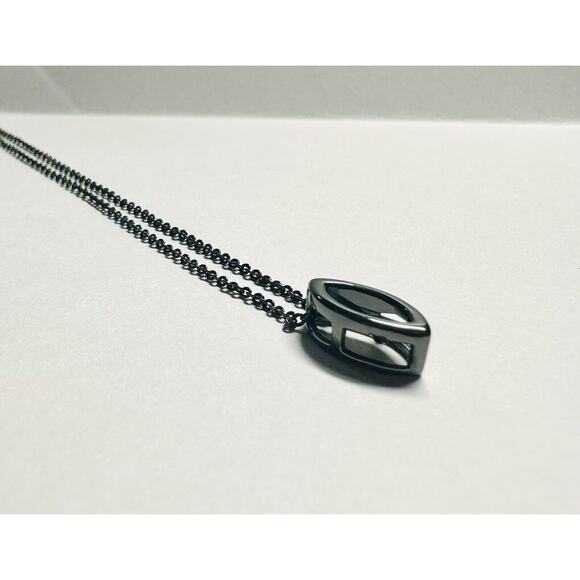 GOTHIC MIRROR MIRROR EVIL QUEEN ONYX NECKLACE - Picture 1 of 6